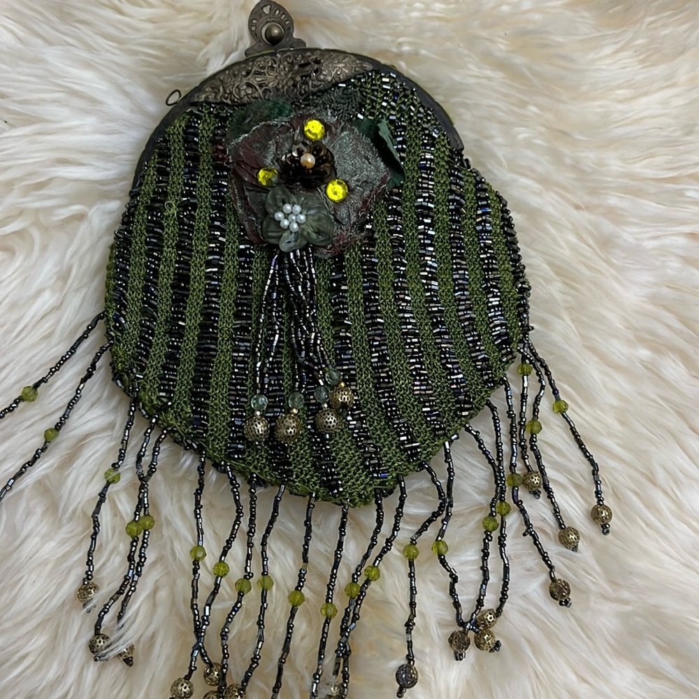 WAYNE KLESKI GREEN BEADED PURSE